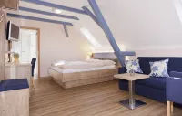 Hotel Pension am Hafen - parking