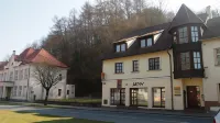 Penzion Jany Hotels near Kolonada
