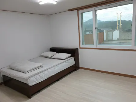 Bed & Breakfast in Yeongdong Pine Field Отели в г. Йондон