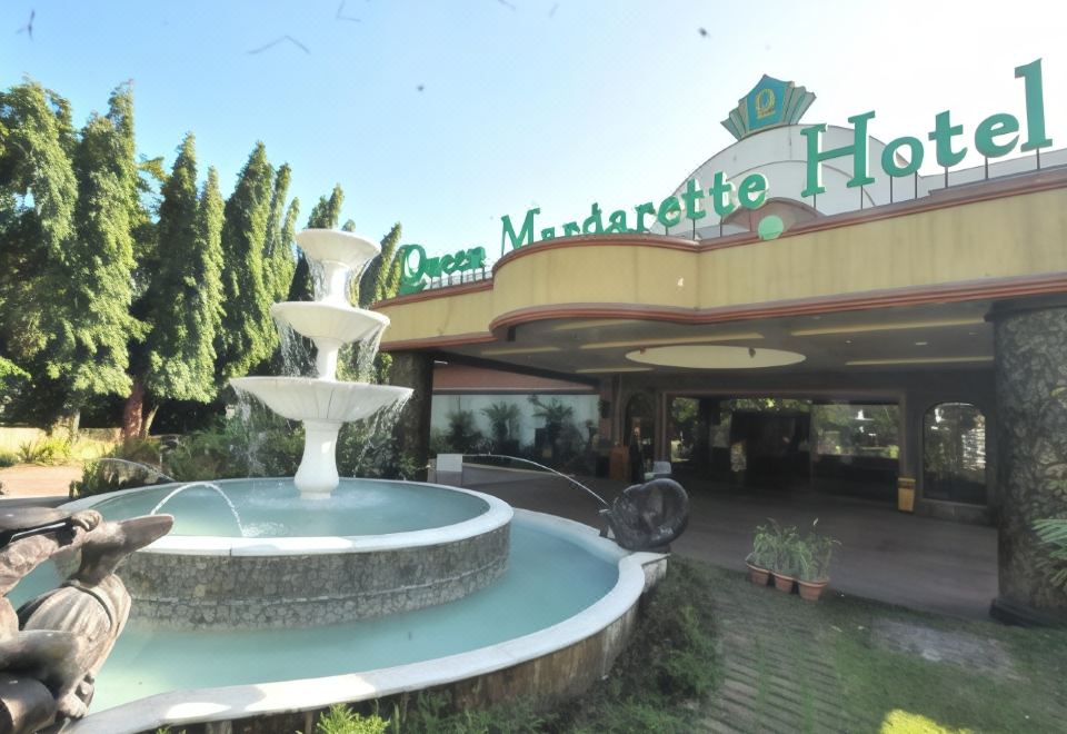 Queen Margarette Hotel Lucena - Main - Housity