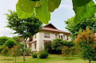 Teak Garden Resort, Chiang Rai Hotel in zona Ban Tham Pha Tong School
