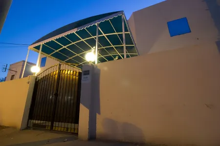 Royal Inn Hotel Отели в г. Карачи