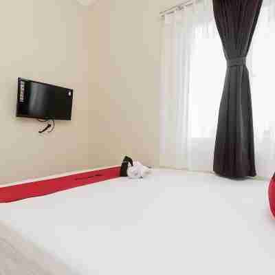 RedDoorz Near Soekarno Hatta Airport Rooms