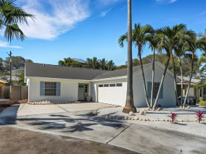 Welcome to Paradise - A Weekly Beach Rental 3 Bedroom Home by RedAwning