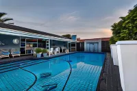 Abalone Guest House - Kolam Renang