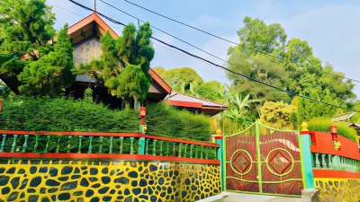 Villa Ricky Van Wijaya Hotels in Batu Layang