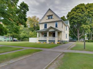 Idyllic Rochester Apartment 2 Miles to Downtown!