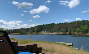 Algonquin Lakeside Inn