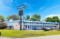 Travelodge by Wyndham Richmond IN