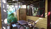 Black Cockatoo Lodge