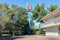 Motel 6 Bismarck, ND Hotel di 