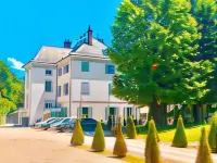 Hôtel Restaurant le Repère Hotels near Museum of the French Revolution - Domaine de Vizille