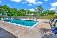 Coconut Cay Resort - piscine