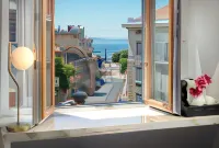 Flos Luxury Rooms - Homestays