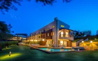 Avaton Luxury Beach Resort - Relais & Chateaux Hotels in Ierissos