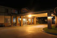 Garden City Inn Hotels near Finney County Public Library