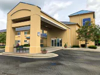 Baymont by Wyndham Fort Wayne - parking