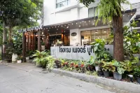 Nature Boutique Hotel Ratchayothin Các khách sạn gần Sân bay quốc tế Don Mueang
