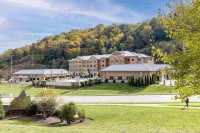 Best Western Plus Franciscan Square Inn and Suites Steubenville Hotels in Steubenville