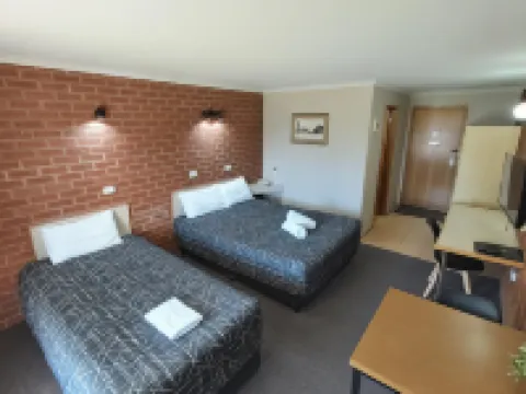 Country Mile Motor Inn Hotels in Forbes
