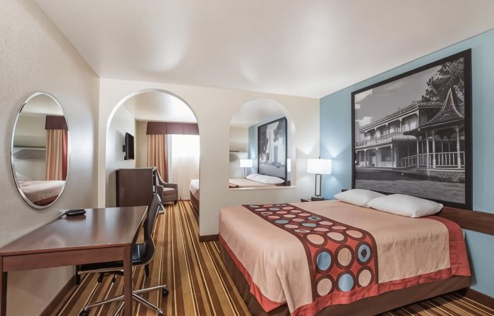 Super 8 by Wyndham Claremore OK