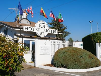 Hotel Motel 2000