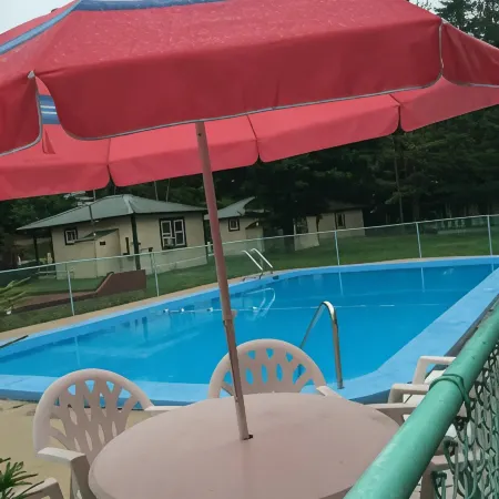 Perry's Motel and Cottages
