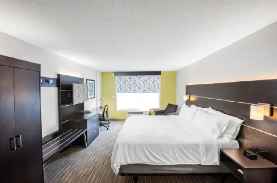Holiday Inn Express & Suites ALTOONA-DES MOINES by IHG