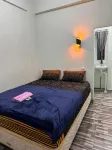 THE VCLUB Hotel & Hostel Hotel dekat Stasiun Kereta Tugu