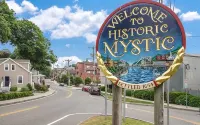 Arden House DT Mystic 3BR Lux Family Getaway