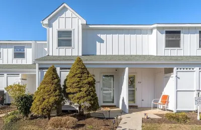 Lakeside Condo with water views minutes to Fenwick Island and Ocean City
