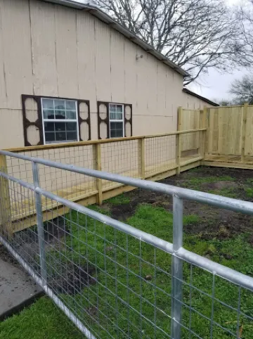 BYRD'S FARMHOUSE CHICK-INN COOP