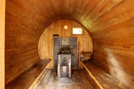 Beautiful Girdwood Cabin with Sauna & Steam Shower