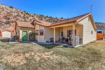 Retreat Near Sedona-Domes, Hot Tub, Sauna, 4BR/3BA