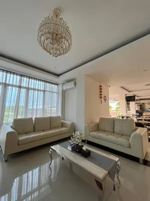 Karawatu Inn Hôtels à : 