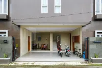 Grha Minggiran Homestay Yogyakarta Mitra RedDoorz Các khách sạn ở Gedongkiwo