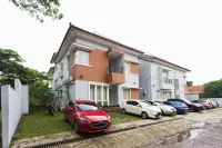 RedDoorz Plus near Siloam Karawaci - 3-Star
