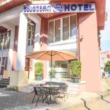 City Hotel Hotel Exterior