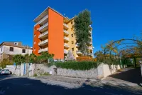 Sirocco Suites - parking