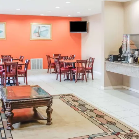 Super 8 by Wyndham Brenham TX