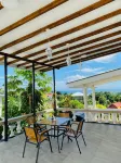 Oceanic View Apartments - parking