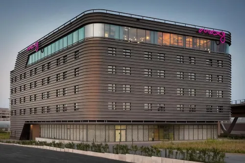 Moxy Cologne Bonn Airport Hotels in Rosrath