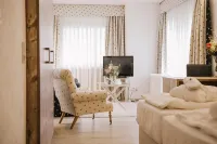 Landhotel Waldhaus Hotel dekat Schloss Laubach