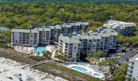 Gorgeous Direct Ocean and Pool Views! 2Br 2BA Smart TV’s Beach Chairs 4th Floor