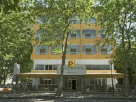 ホテル & レジデンス パラドール