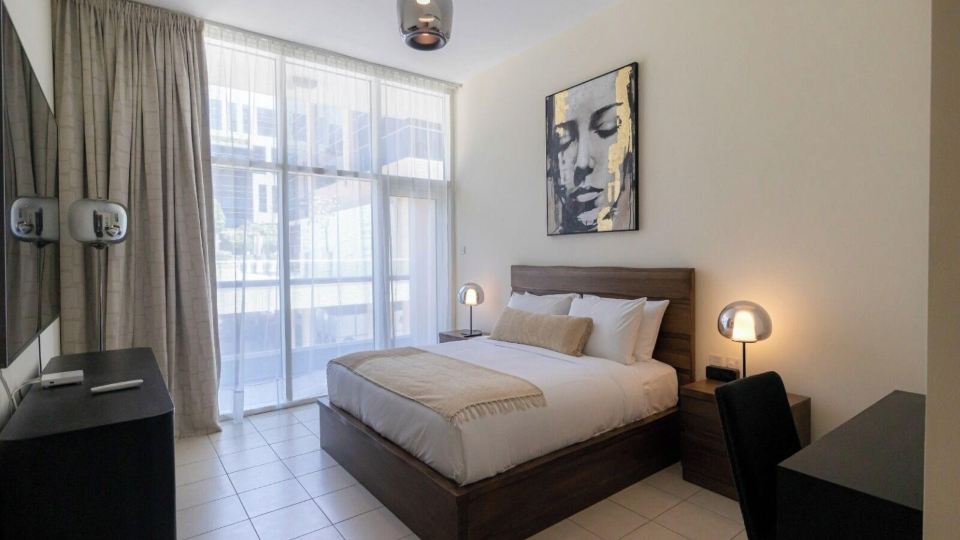 Large Modern 1-Bedroom in Bay Square 9