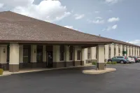 Quality Inn Sycamore - DeKalb Hotels in Sycamore