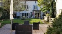 The white house Hotels in Mombrier