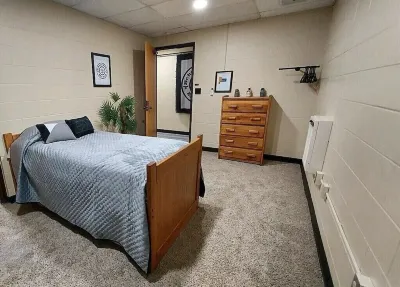 Quaint Apartment - 10 Min from Turkey Run and Shades, Pet Friendly Hotels in 