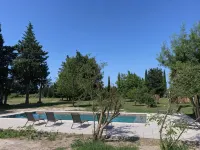Mas du Petit Claux Hotels in Graveson